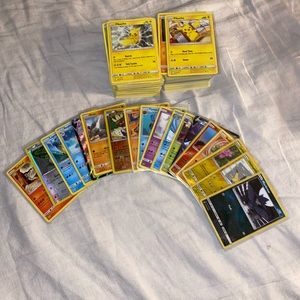 250 POKÉMON CARDS BULK, WITH ONE ULTRA RARE V GUARANTEED!